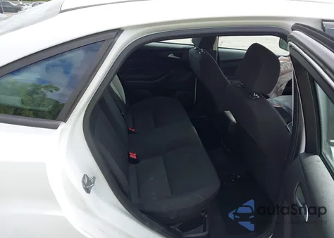 2018 Ford Focus Se z USA, uszkodzony, nr VIN 1FADP3F27JL328304